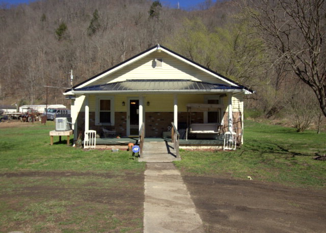 8874 Clearfork Road, Dorothy, WV 25060