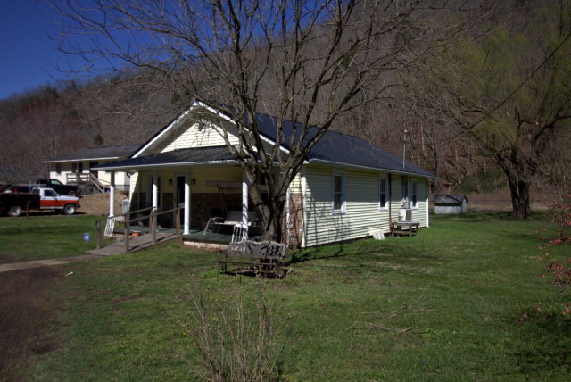 8874 Clearfork Road, Dorothy, WV 25060