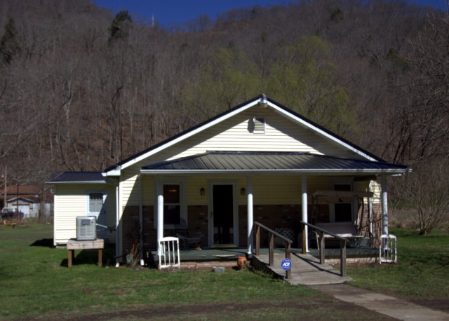 8874 Clearfork Road, Dorothy, WV 25060
