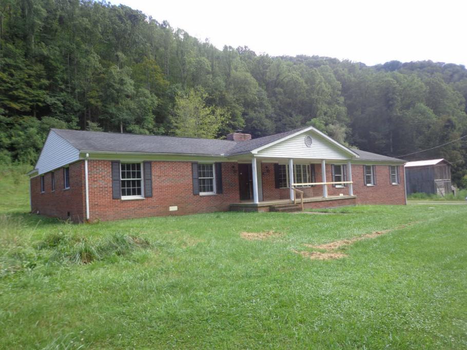 1060 Dry Creek RdDry Creek, WV, 25062Raleigh County