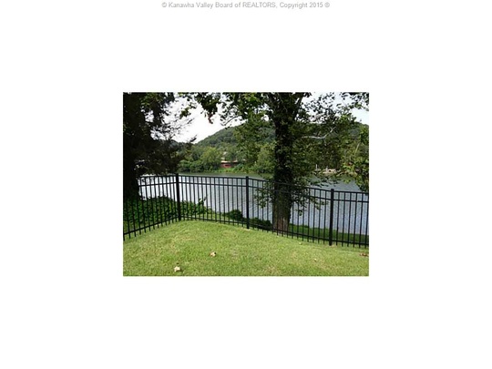 5 Hitchcock Cir