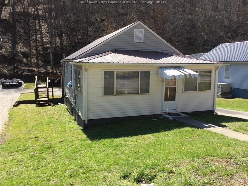 1879 Len Creek Road, Hernshaw, WV 25107
