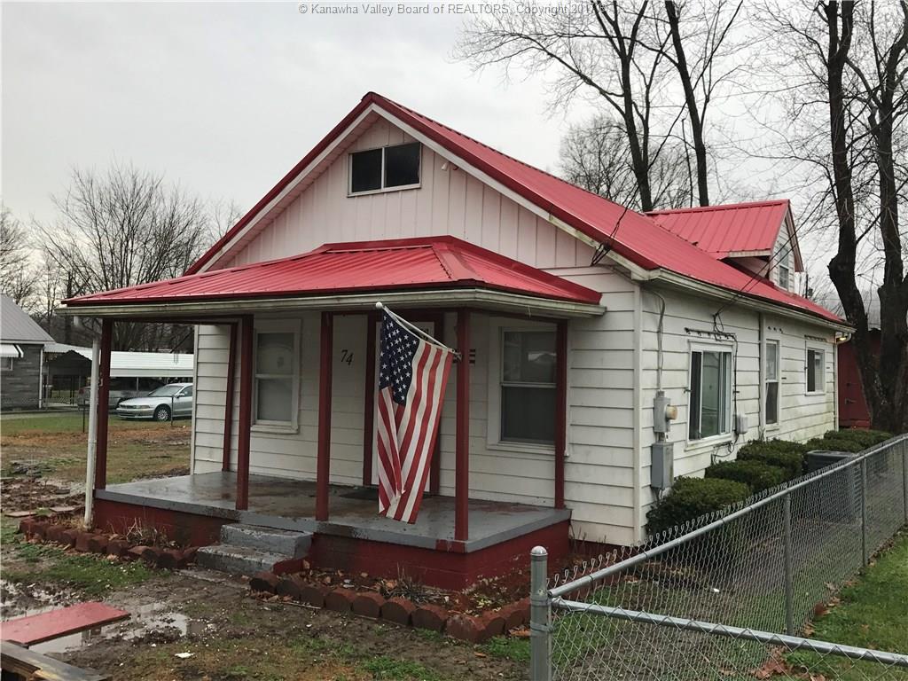 74 4th Avenue S, Hometown, WV 25109