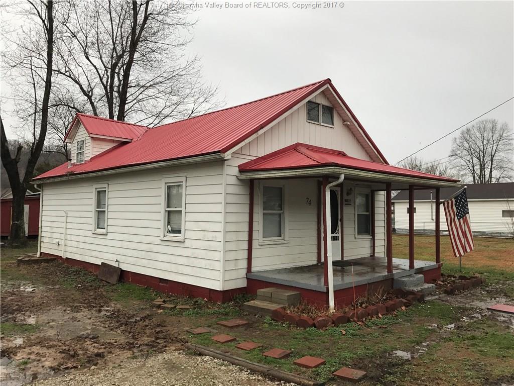 74 4th Avenue S, Hometown, WV 25109