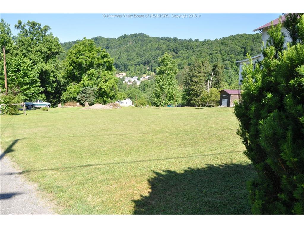 215 Coal Avenue, Madison, WV 25130