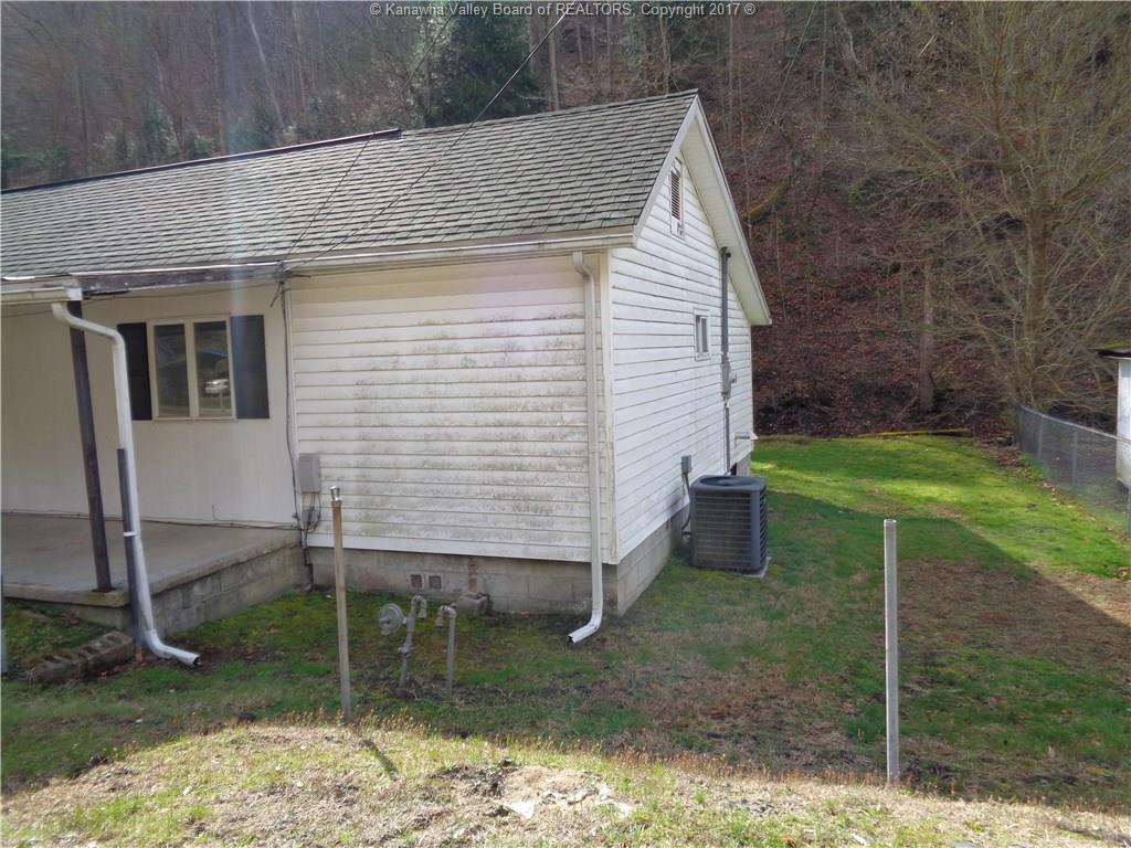 5618 Kelly's Creek Road, Mammonth, WV 25132