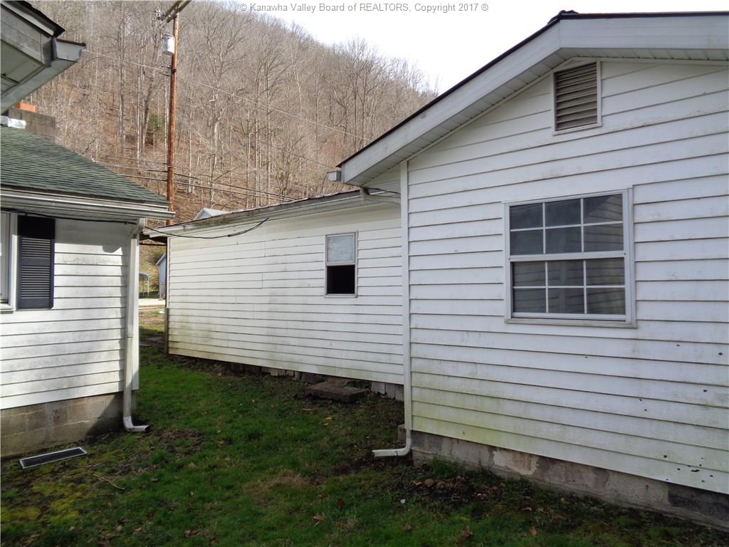 5618 Kelly's Creek Road, Mammonth, WV 25132