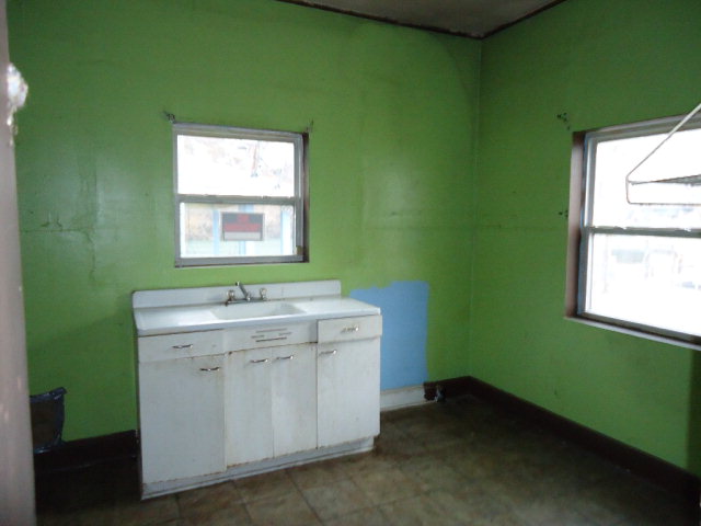 202 SIXTH STREET, Montgomery, WV 25136