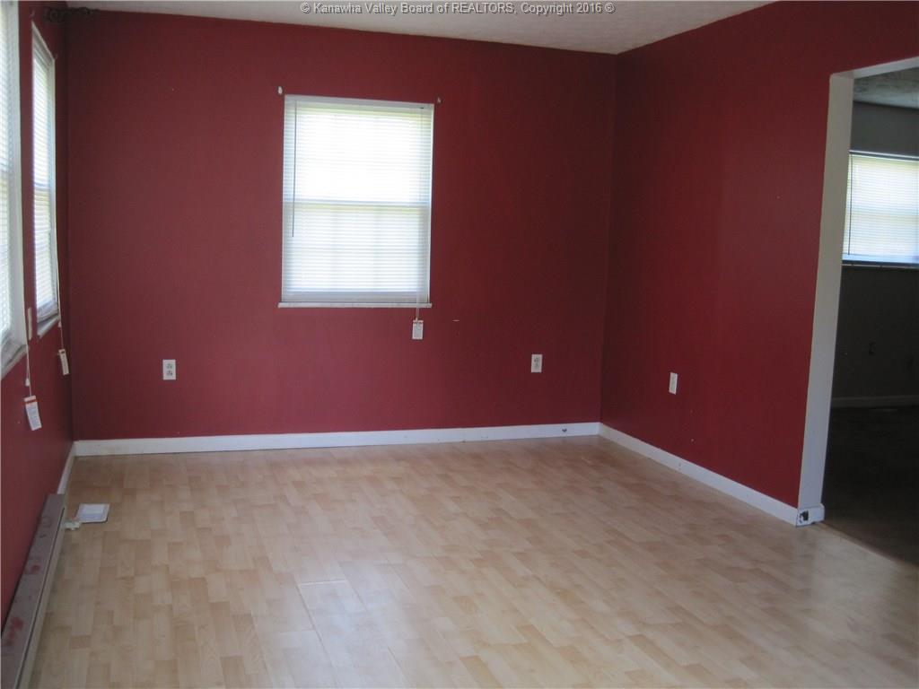 410 Cross Lanes Drive, Nitro, WV 25143