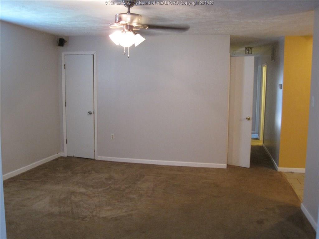 410 Cross Lanes Drive, Nitro, WV 25143