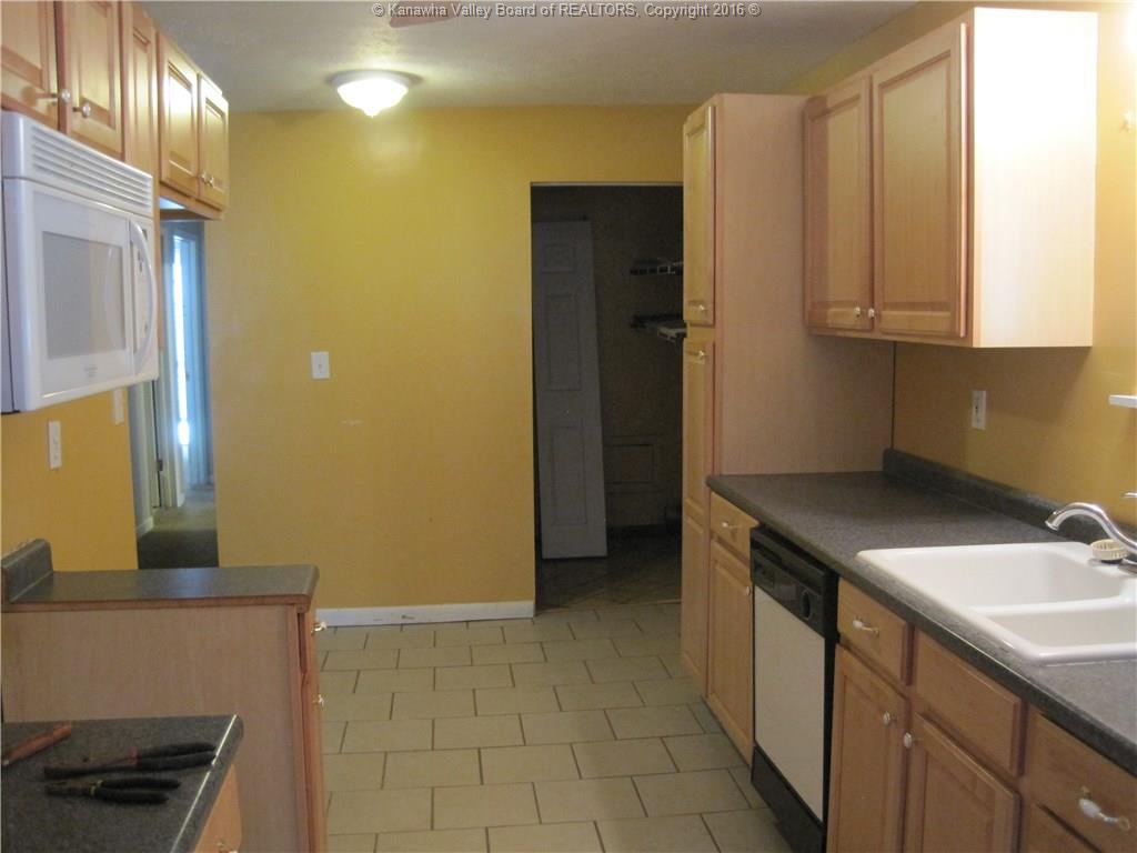 410 Cross Lanes Drive, Nitro, WV 25143