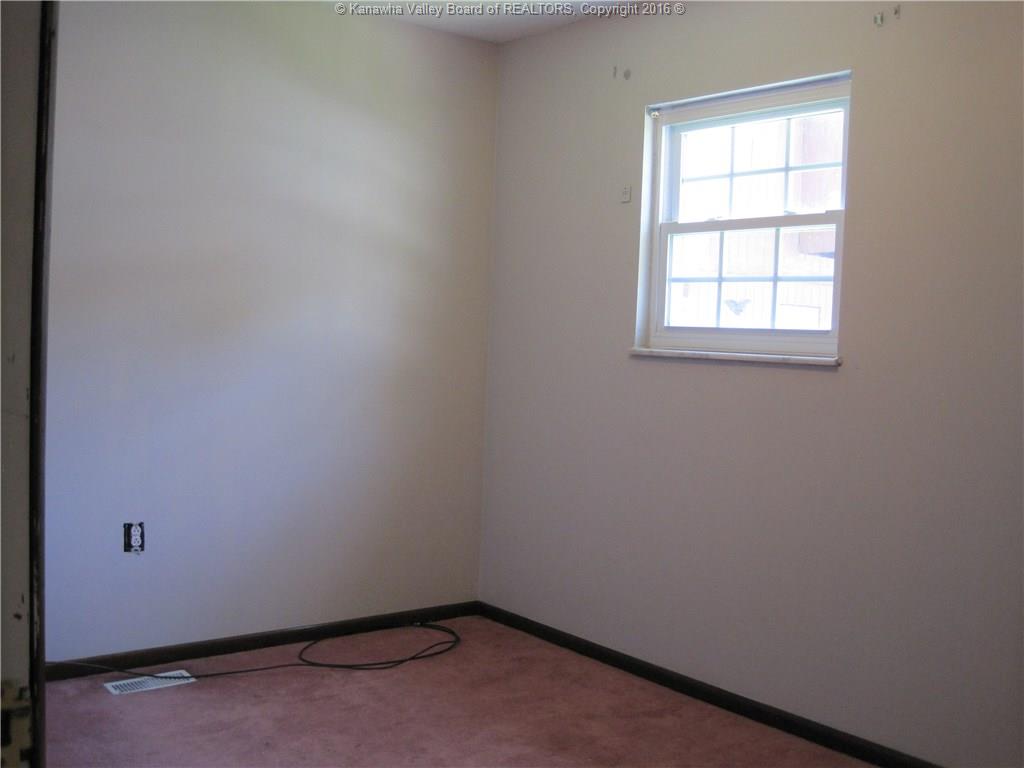 410 Cross Lanes Drive, Nitro, WV 25143