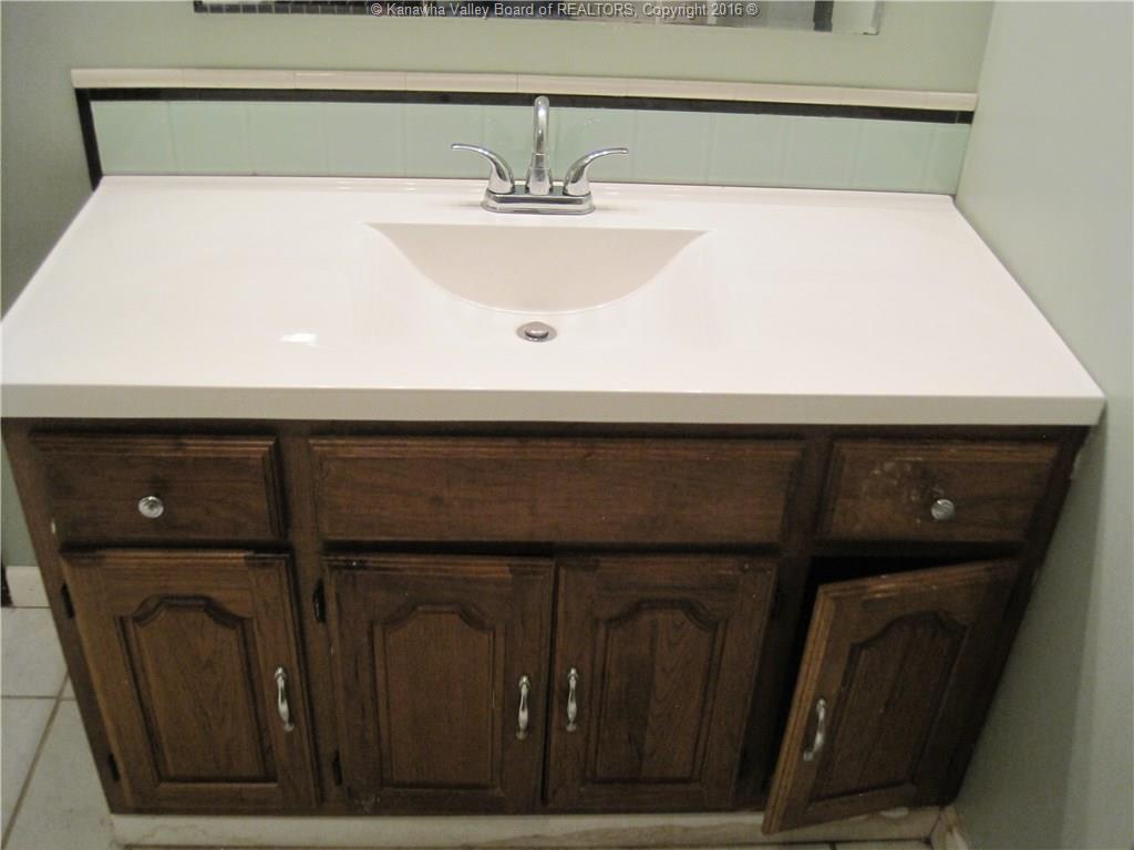 410 Cross Lanes Drive, Nitro, WV 25143