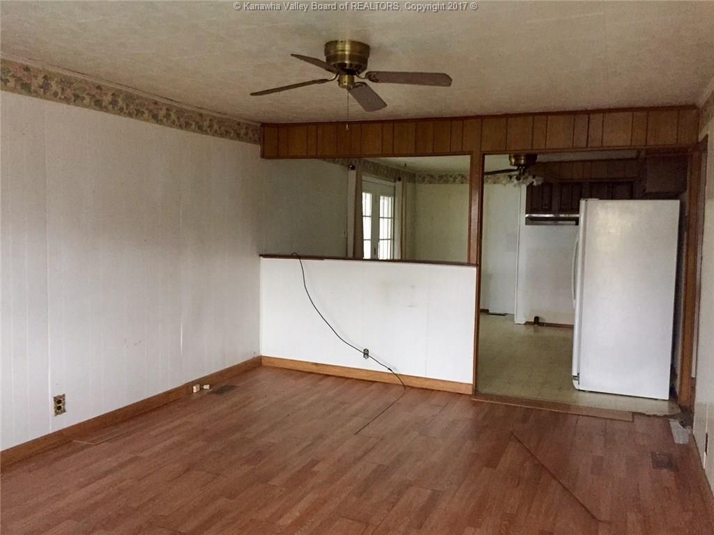 512 5th Street, Nitro, WV 25143
