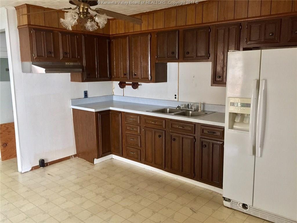 512 5th Street, Nitro, WV 25143