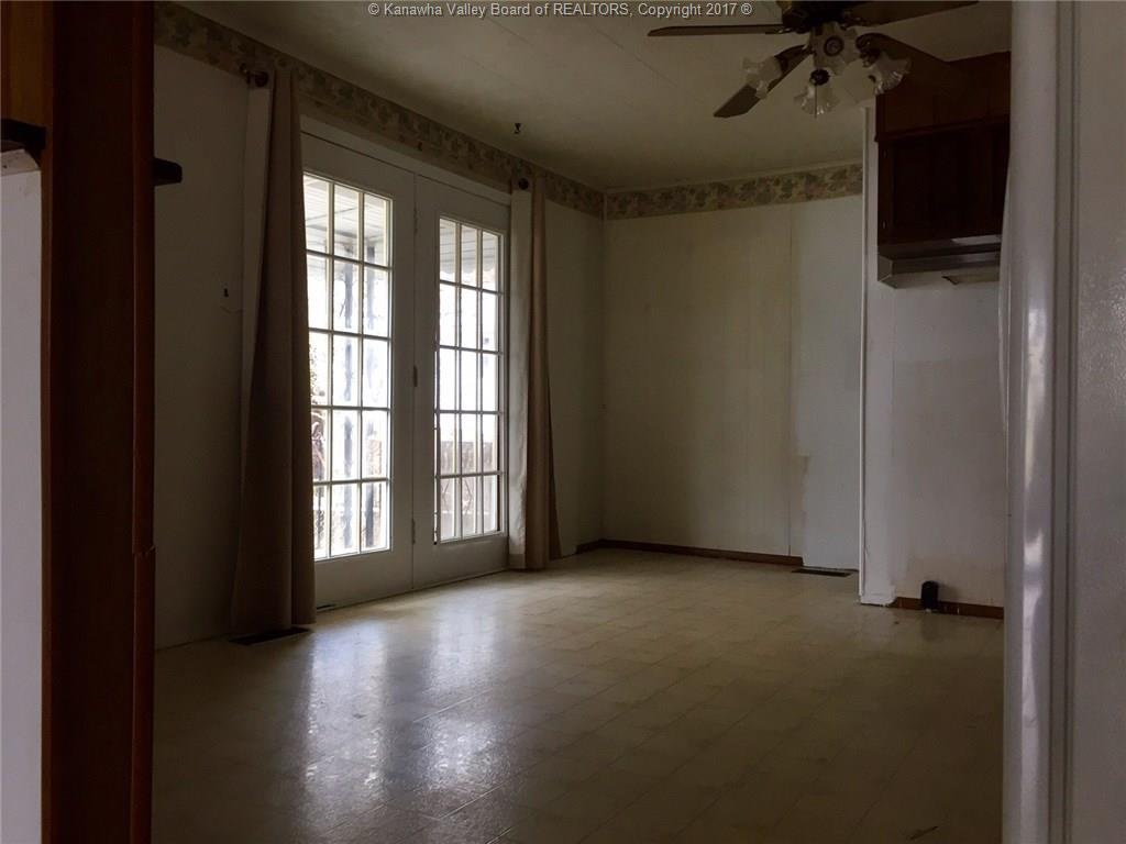 512 5th Street, Nitro, WV 25143