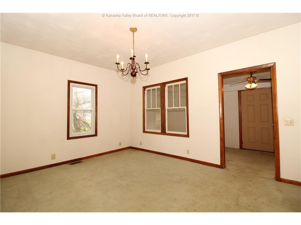 16 Laurel Branch Road, Peytona, WV 25154