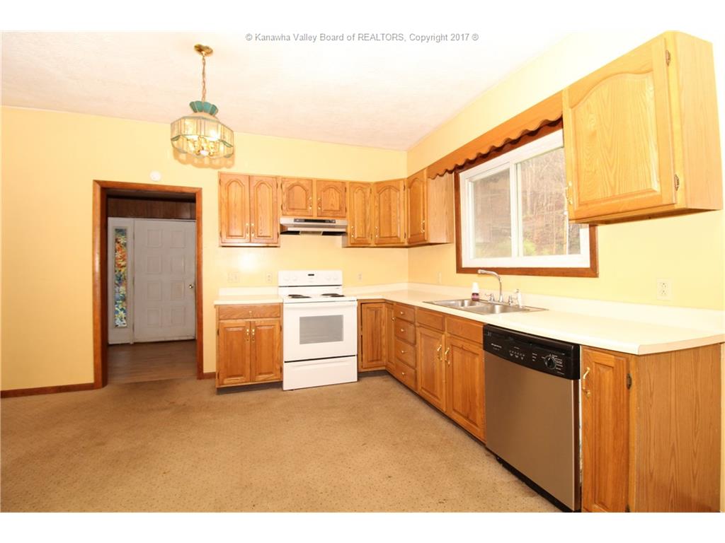 16 Laurel Branch Road, Peytona, WV 25154