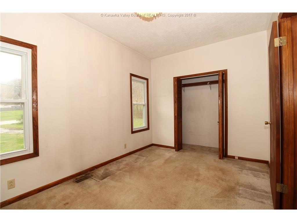 16 Laurel Branch Road, Peytona, WV 25154