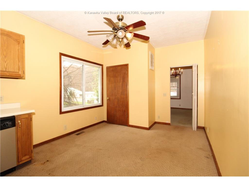 16 Laurel Branch Road, Peytona, WV 25154