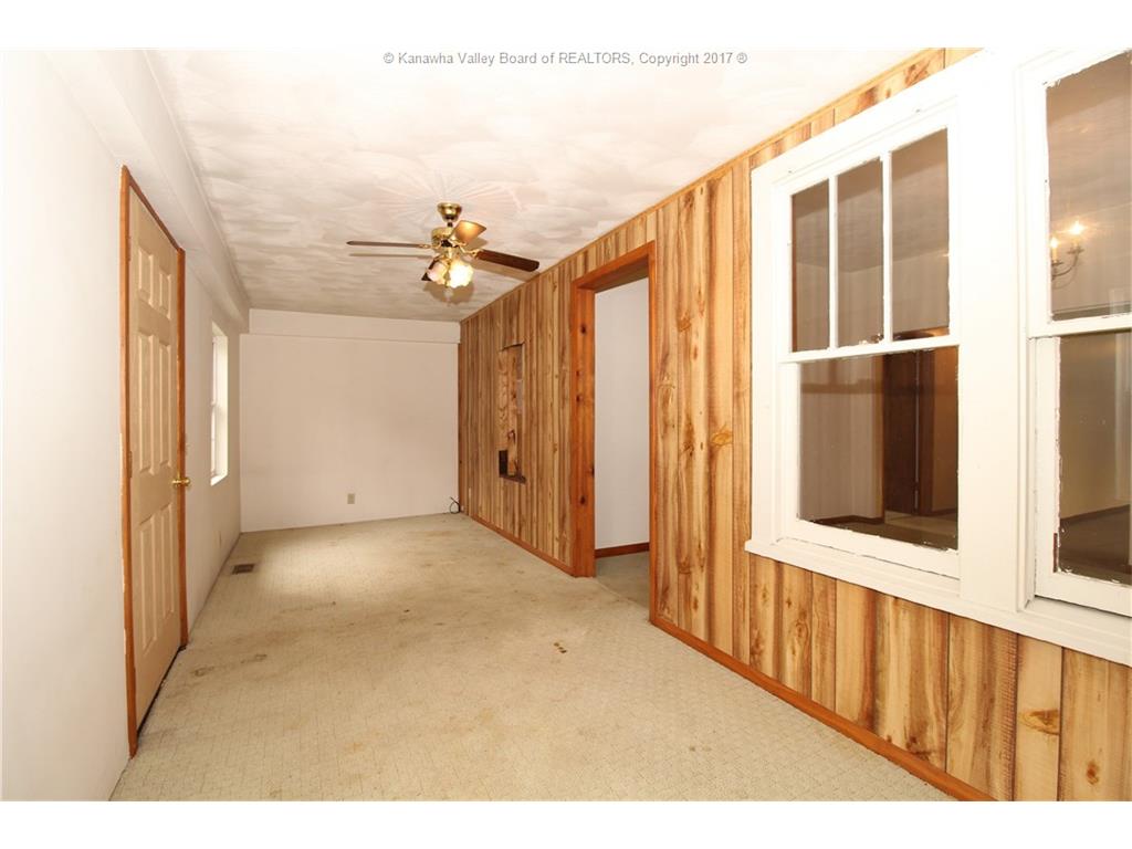 16 Laurel Branch Road, Peytona, WV 25154