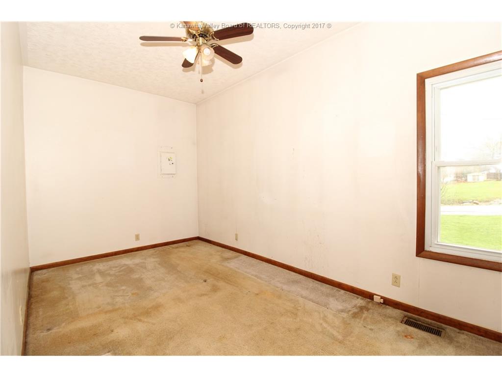 16 Laurel Branch Road, Peytona, WV 25154