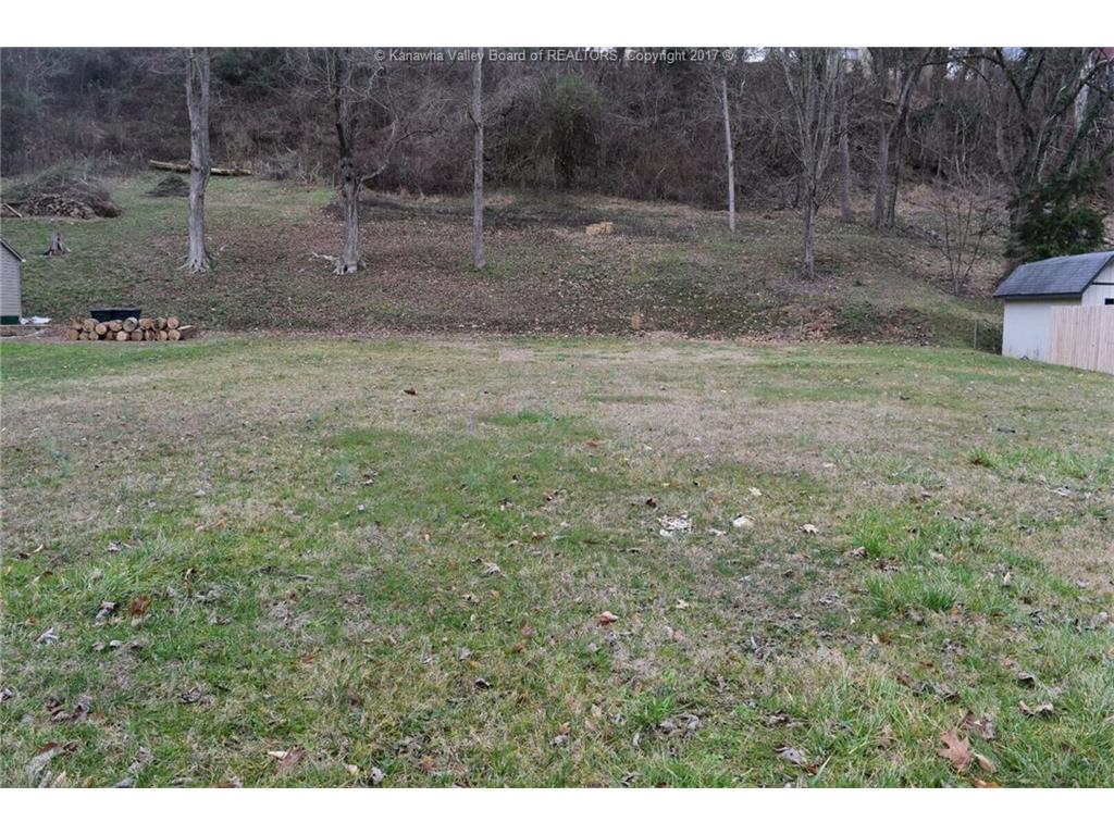913 Lexington Drive, Saint Albans, WV 25177