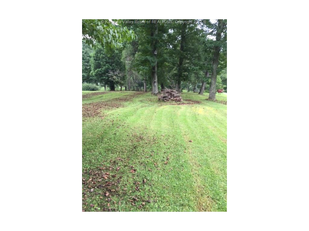 1321 Strawberry Road, Saint Albans, WV 25177