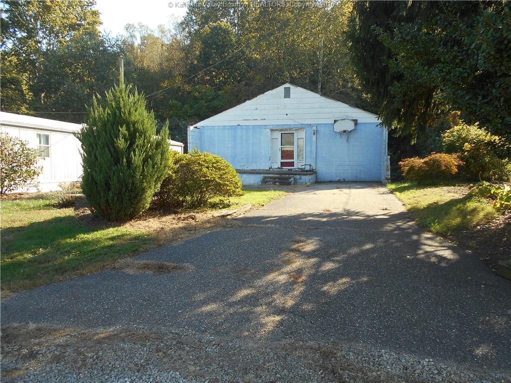 136 High Street, Mason, WV 25260