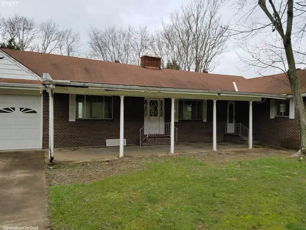 211 Lee St, Mason, WV 25260