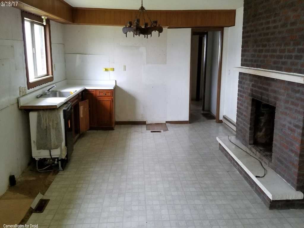 211 Lee St, Mason, WV 25260