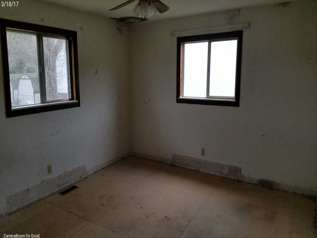 211 Lee St, Mason, WV 25260
