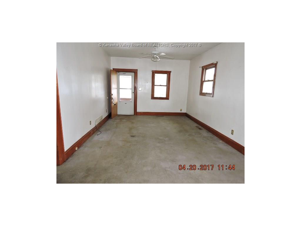 1026 Red Oak Street, Charleston, WV 25302