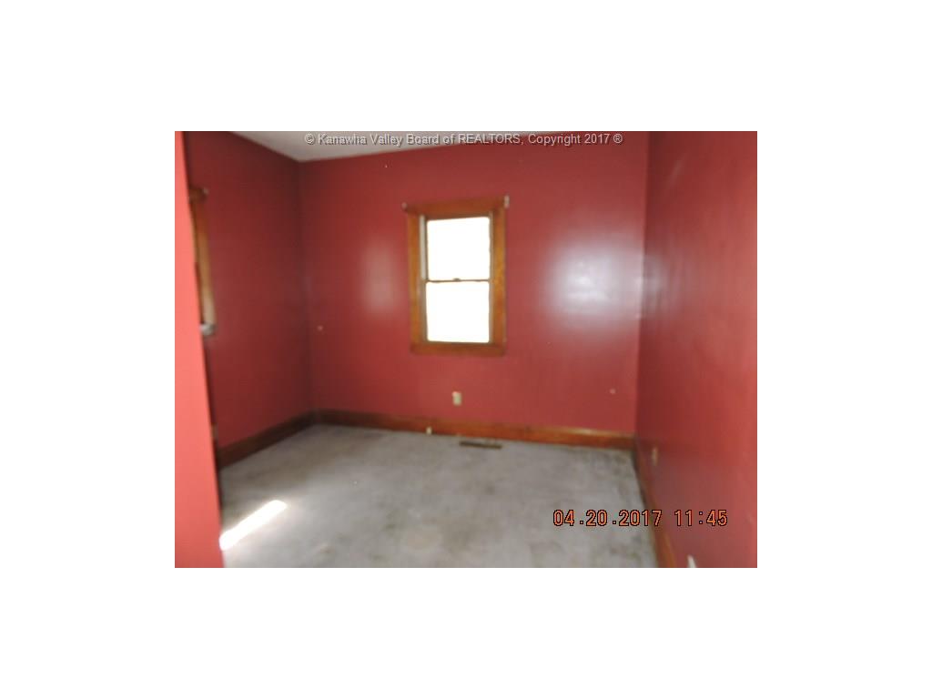 1026 Red Oak Street, Charleston, WV 25302