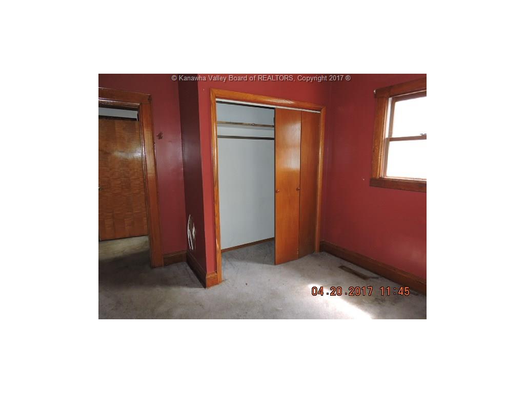 1026 Red Oak Street, Charleston, WV 25302
