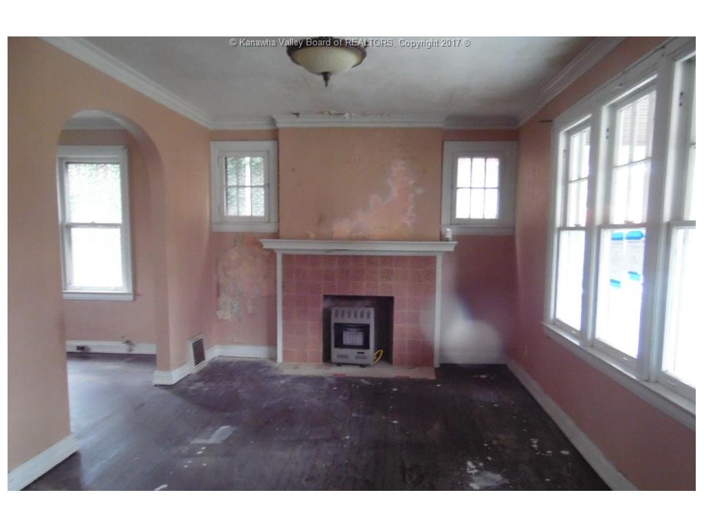 7 Buena Vista Place, Charleston, WV 25302