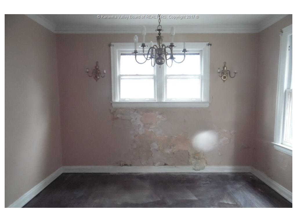 7 Buena Vista Place, Charleston, WV 25302