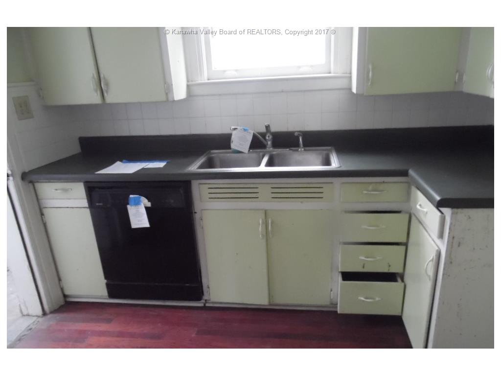 7 Buena Vista Place, Charleston, WV 25302
