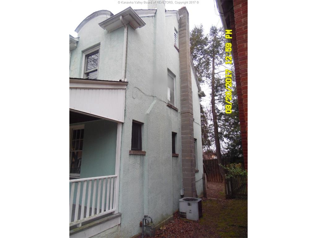 7 Buena Vista Place, Charleston, WV 25302