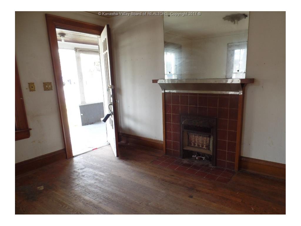 34 HILLCREST Drive, Charleston, WV 25302