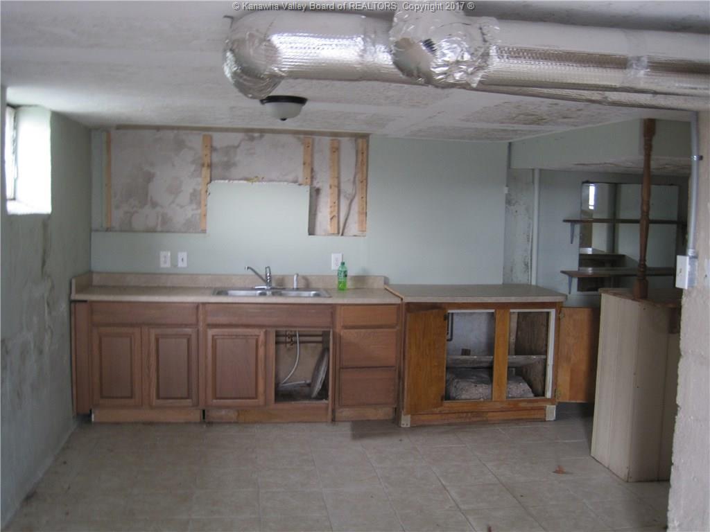 611 Piccadilly Street, Charleston, WV 25302