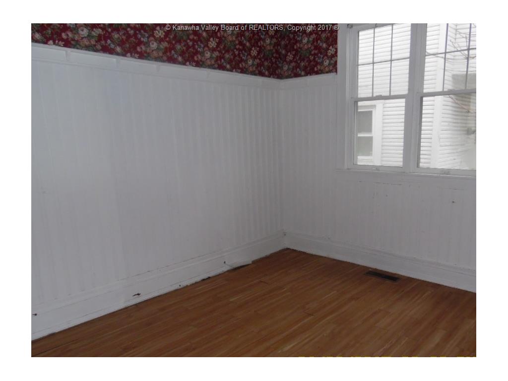 953 HAZELWOOD Avenue, Charleston, WV 25302