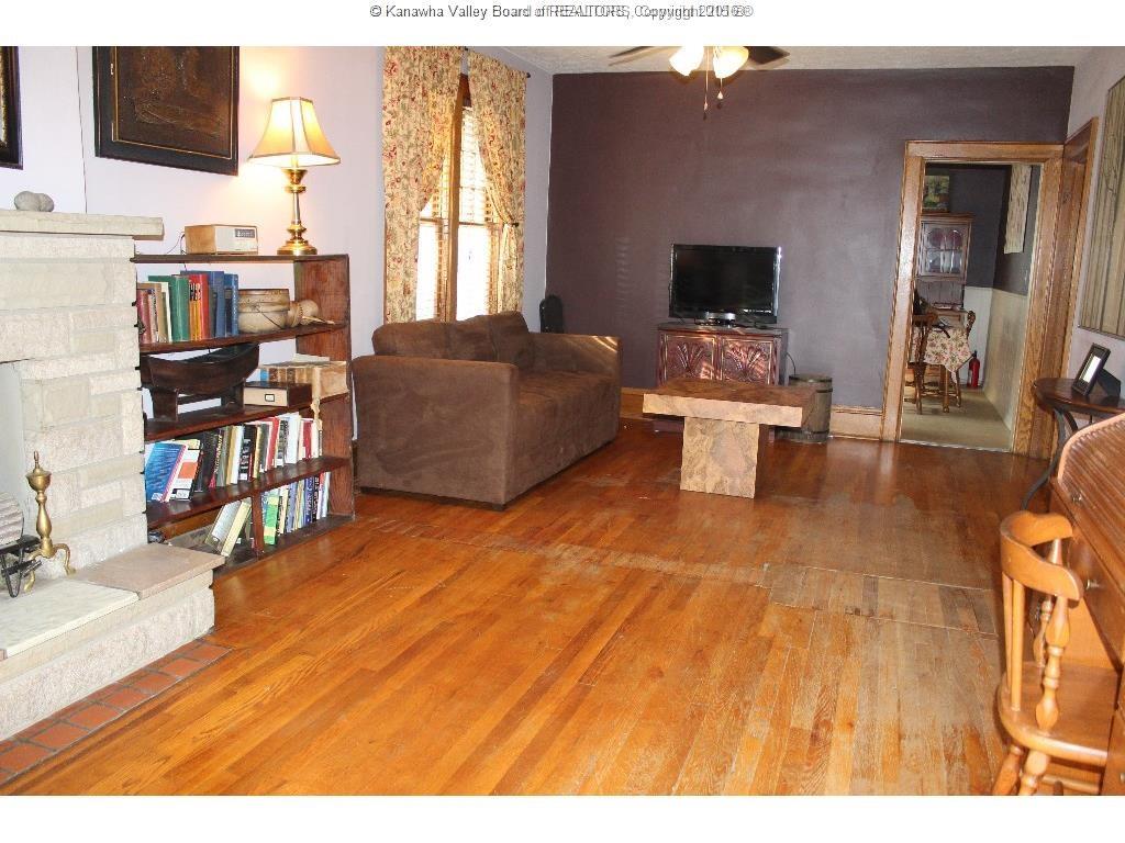 924 Red Oak Street, Charleston, WV 25302