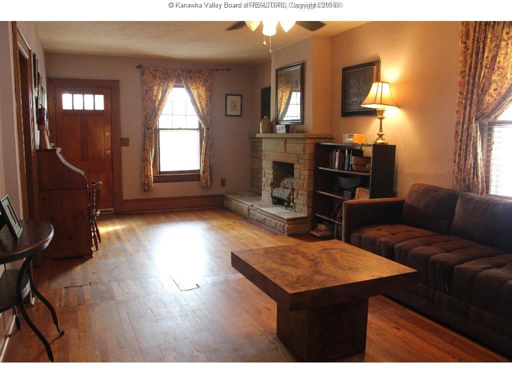 924 Red Oak Street, Charleston, WV 25302