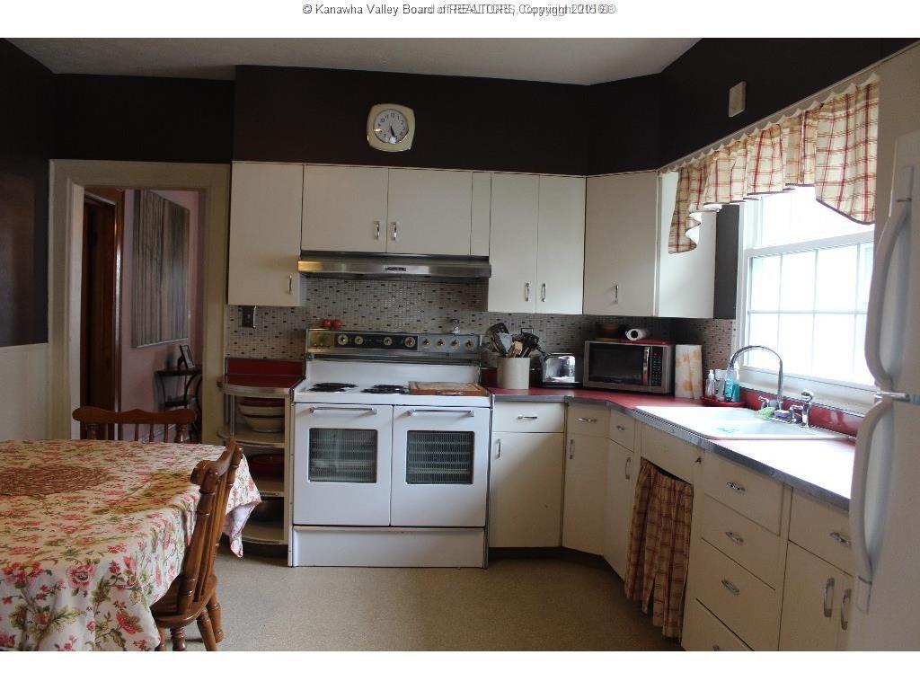 924 Red Oak Street, Charleston, WV 25302