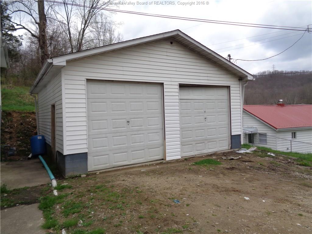 96 Spruce Hill Drive, Charleston, WV 25306