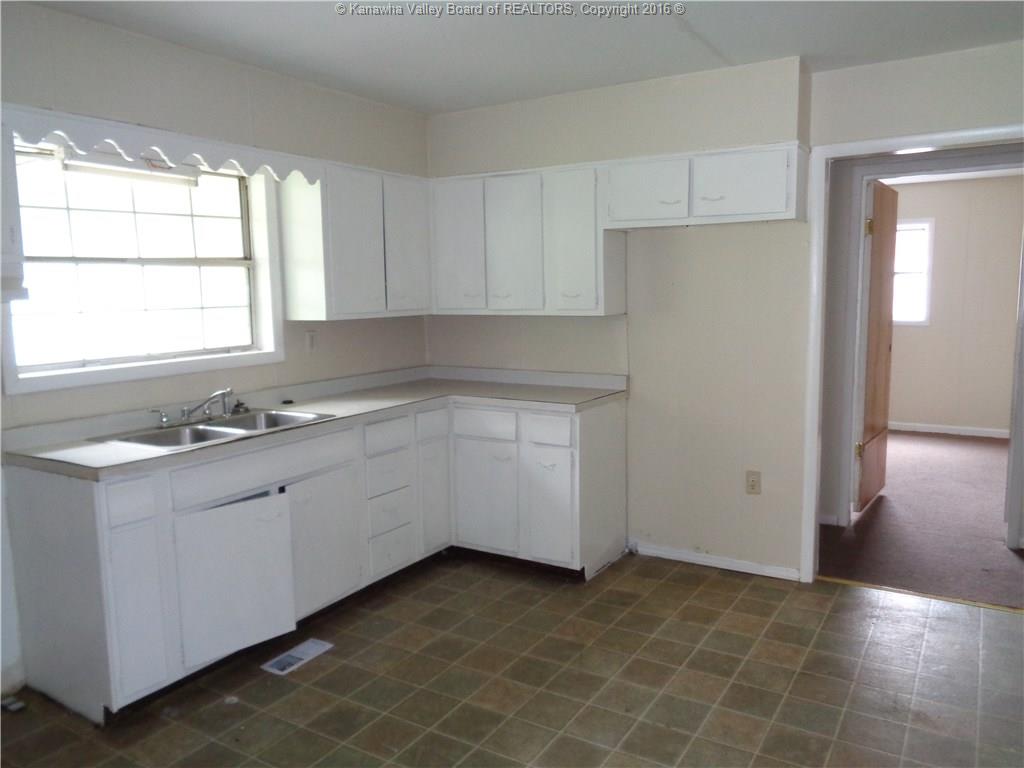 96 Spruce Hill Drive, Charleston, WV 25306