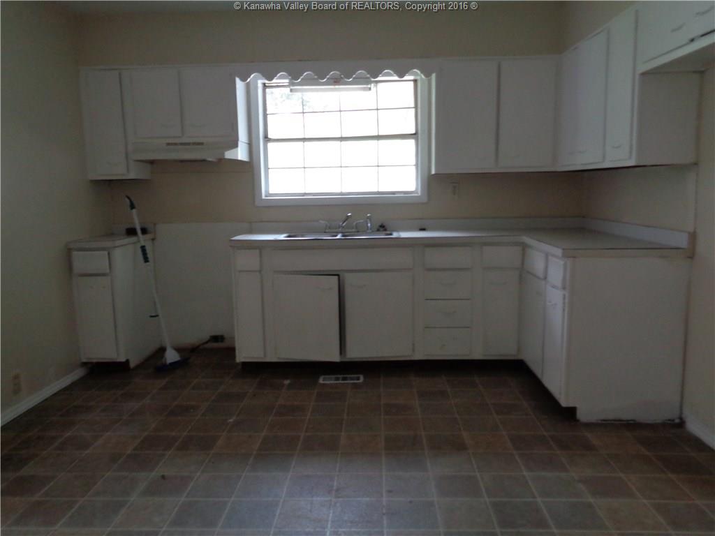 96 Spruce Hill Drive, Charleston, WV 25306
