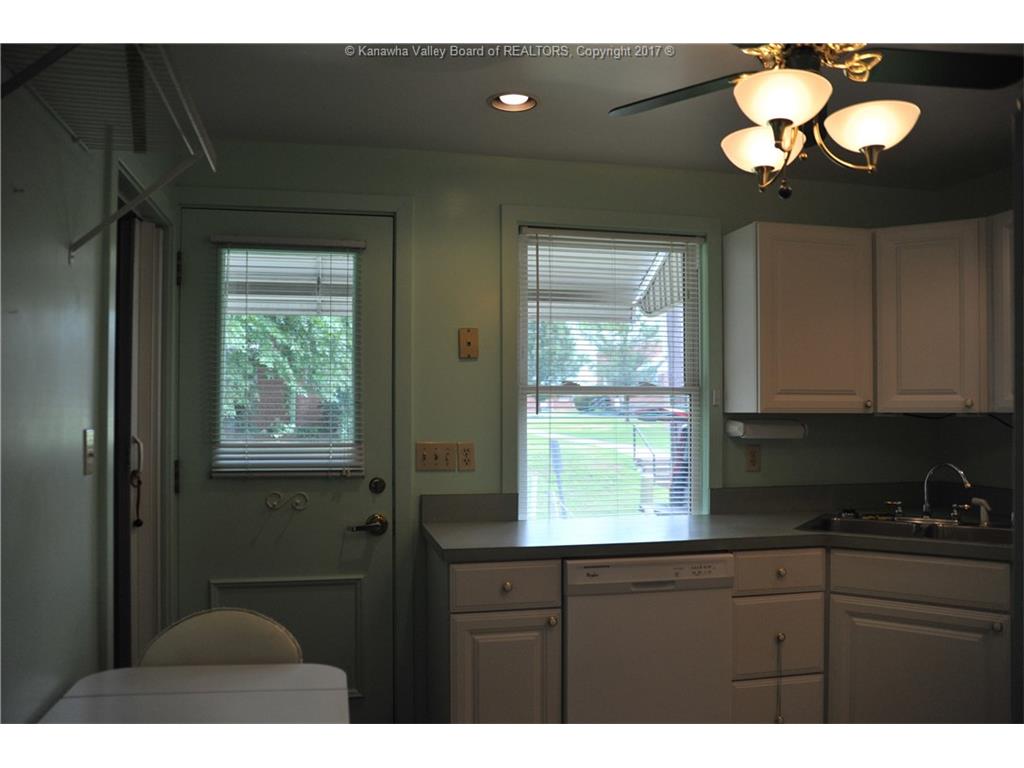396 Kenna Drive, South Charleston, WV 25309