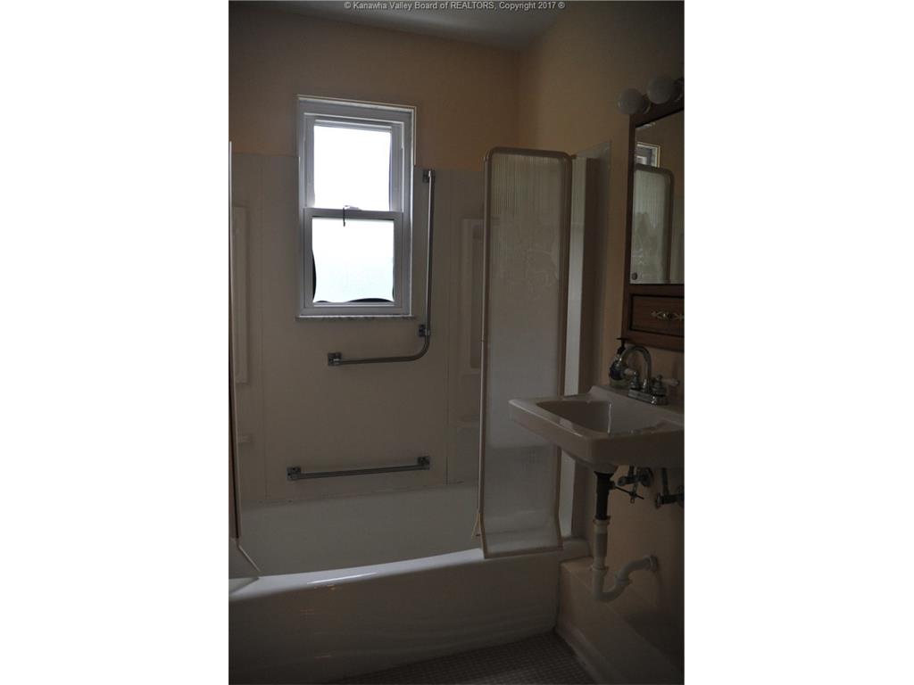 396 Kenna Drive, South Charleston, WV 25309